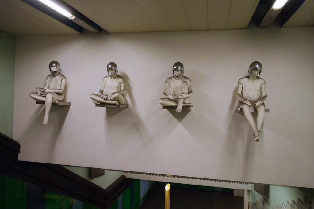 Neapels Kunst Metro, Teil 2 Sirenen & Heuler